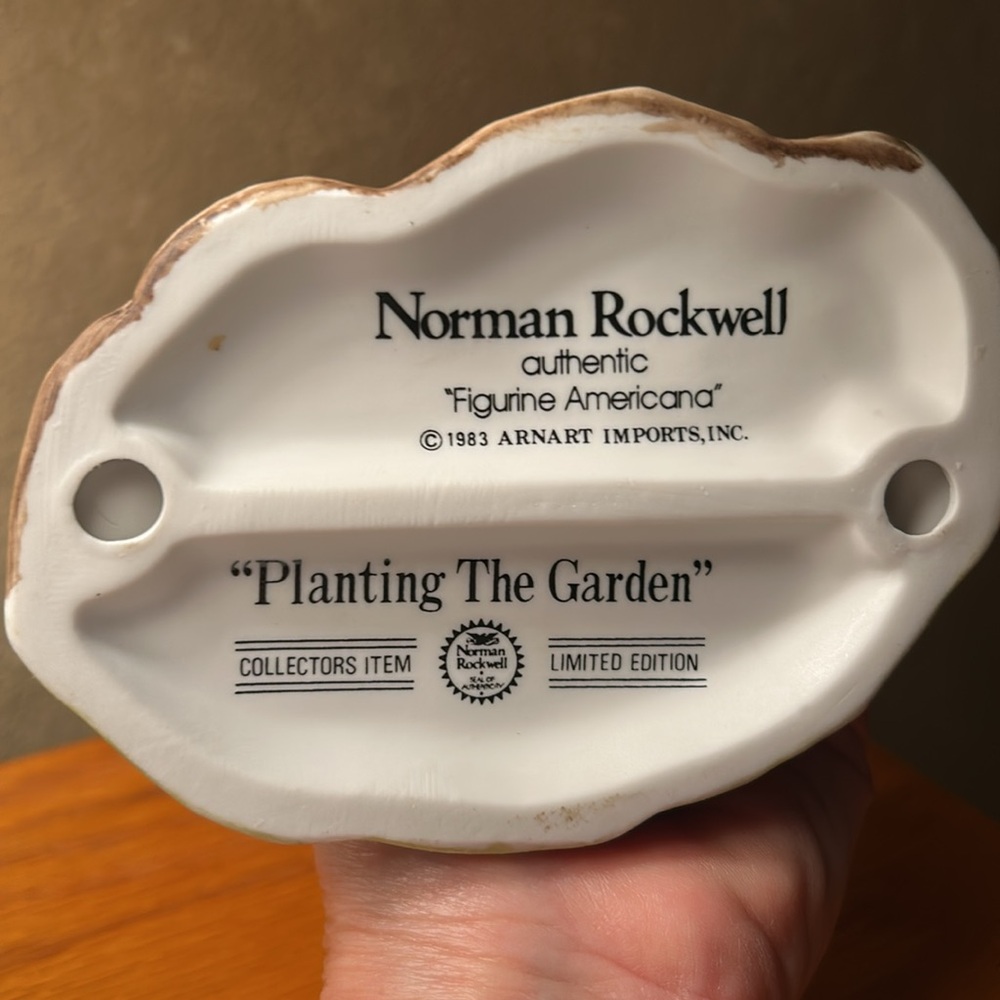 Authentic Norman Rockwell Figurine
Planting the Garden. Mint condition - Picture 11 of 11